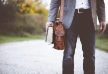 Kto daje pieniądze na pensję nauczycieli?